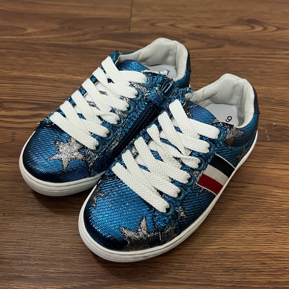 NEW Hoo Blue Metallic Star Lace Up Sneakers Size 9 Children’s